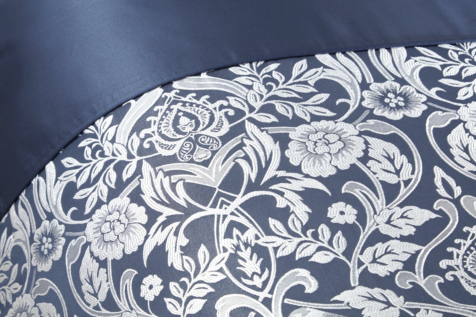 Eden - Embellished Jacquard Duvet Set in Navy - Image 3