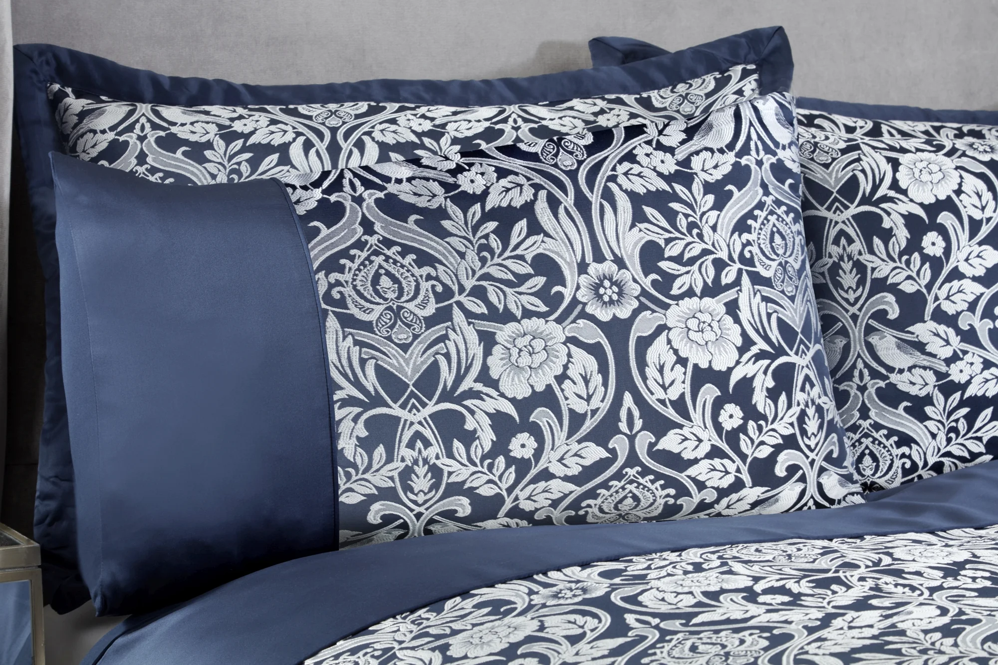 Eden - Embellished Jacquard Duvet Set in Navy - Image 4