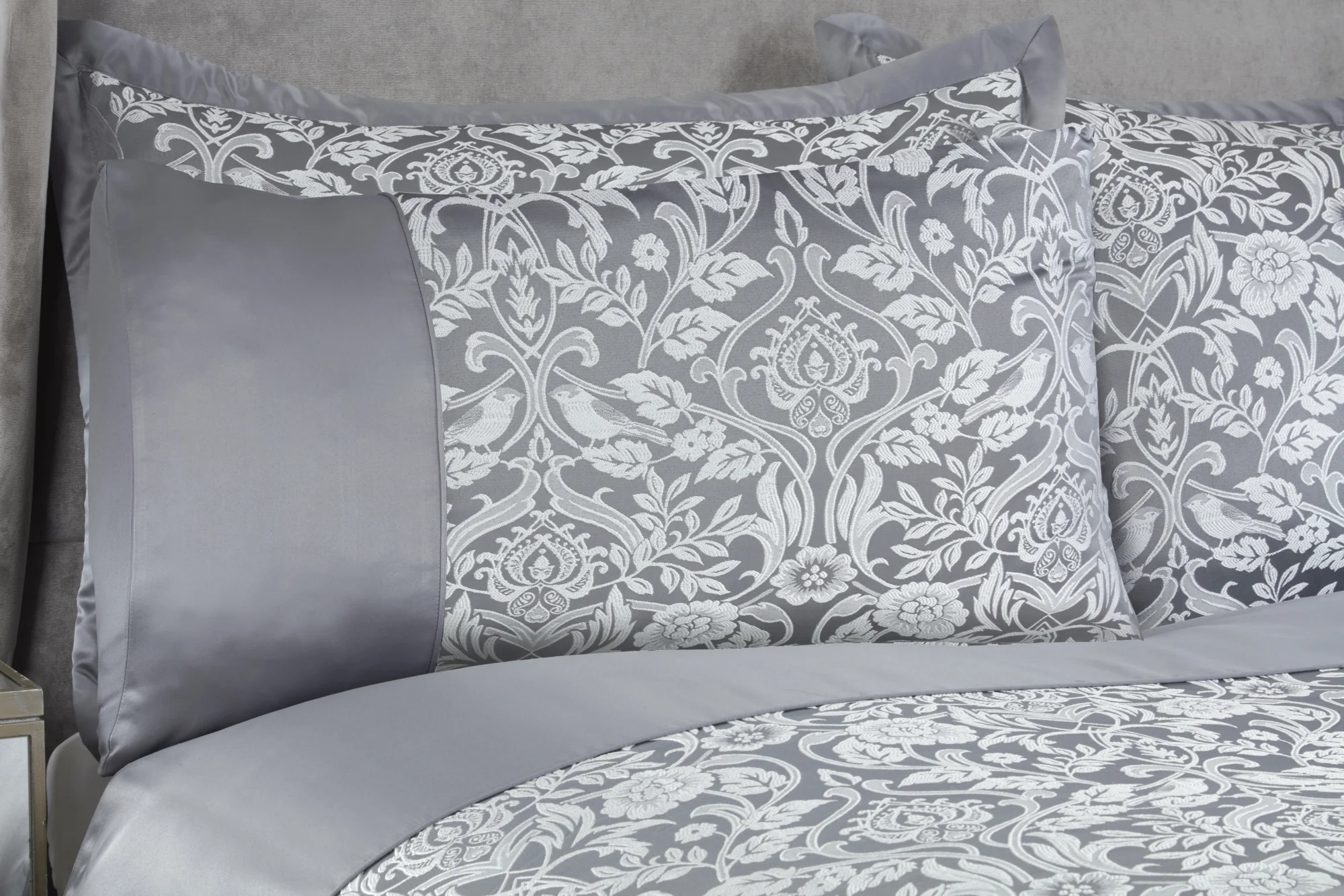 Eden - Embellished Jacquard Duvet Set in Silver - Image 4