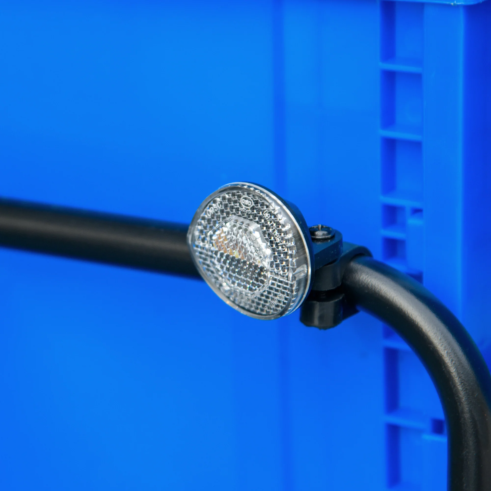 HOMCOM Bicycle Trailer with 65L Foldable Storage Box and Pneumatic Tyres, Blue - Image 7