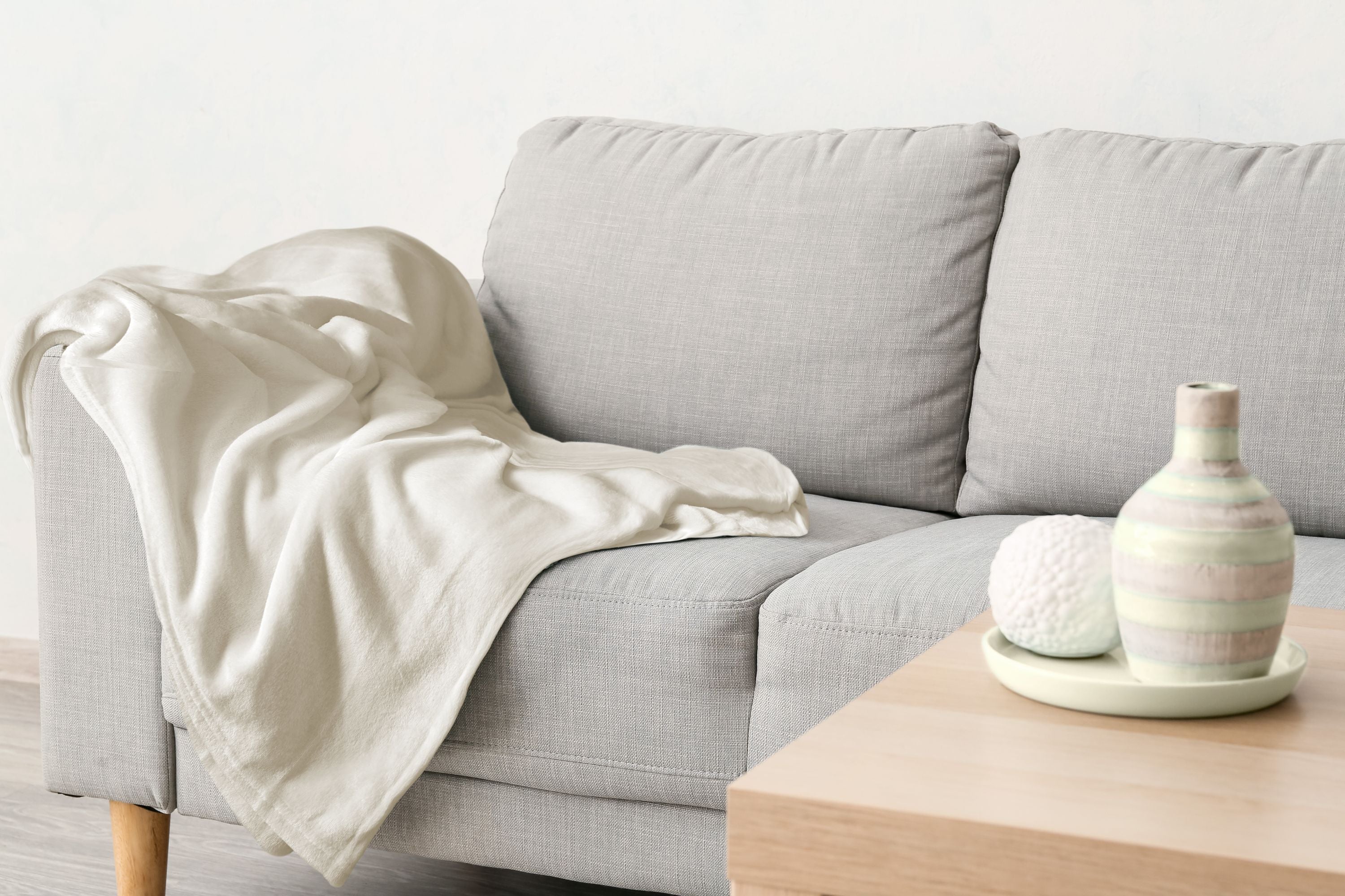 Snug Flannel Fleece Blanket Super Soft Throw in Cream - Image 3